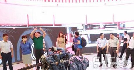 中德經(jīng)濟(jì)顧問委員會成員到濰柴參觀交流，共探經(jīng)濟(jì)信息咨詢合作新機(jī)遇